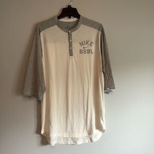 NIKE BASEBALL T-SHIRT, size XL, NWOT